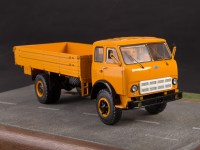 Коллекционная масштабная модель 1:43 Бортовой грузовик 4х2 МАЗ-500А, оранжевый (Start Scale Models (SSM)